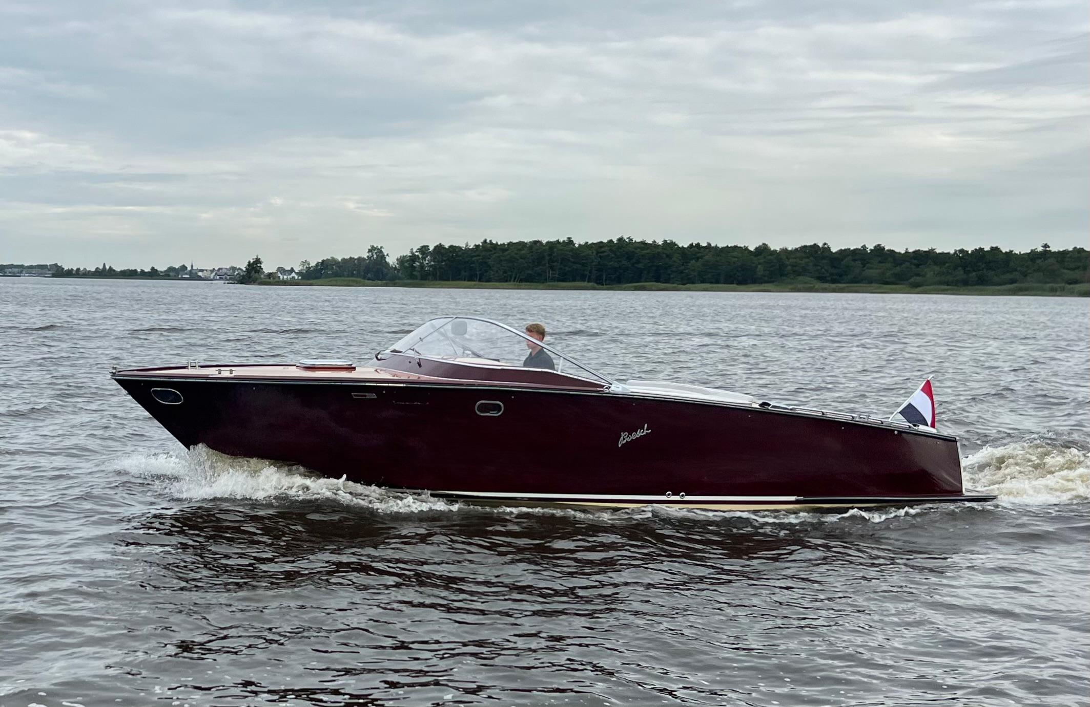 Boesch 850 Runabout Deluxe