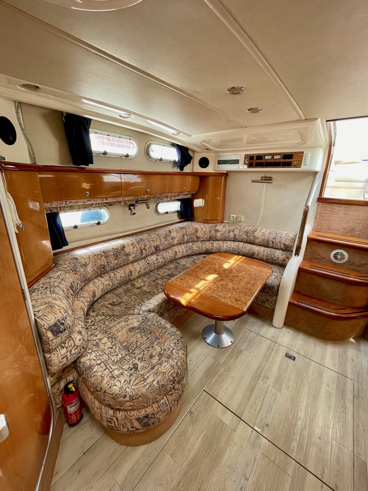 Sealine S37