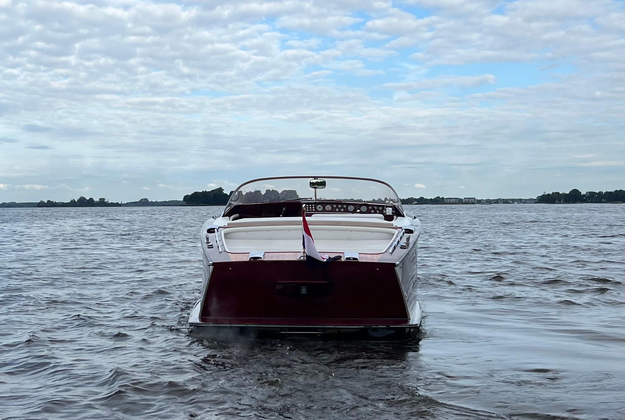 Boesch 850 Runabout Deluxe