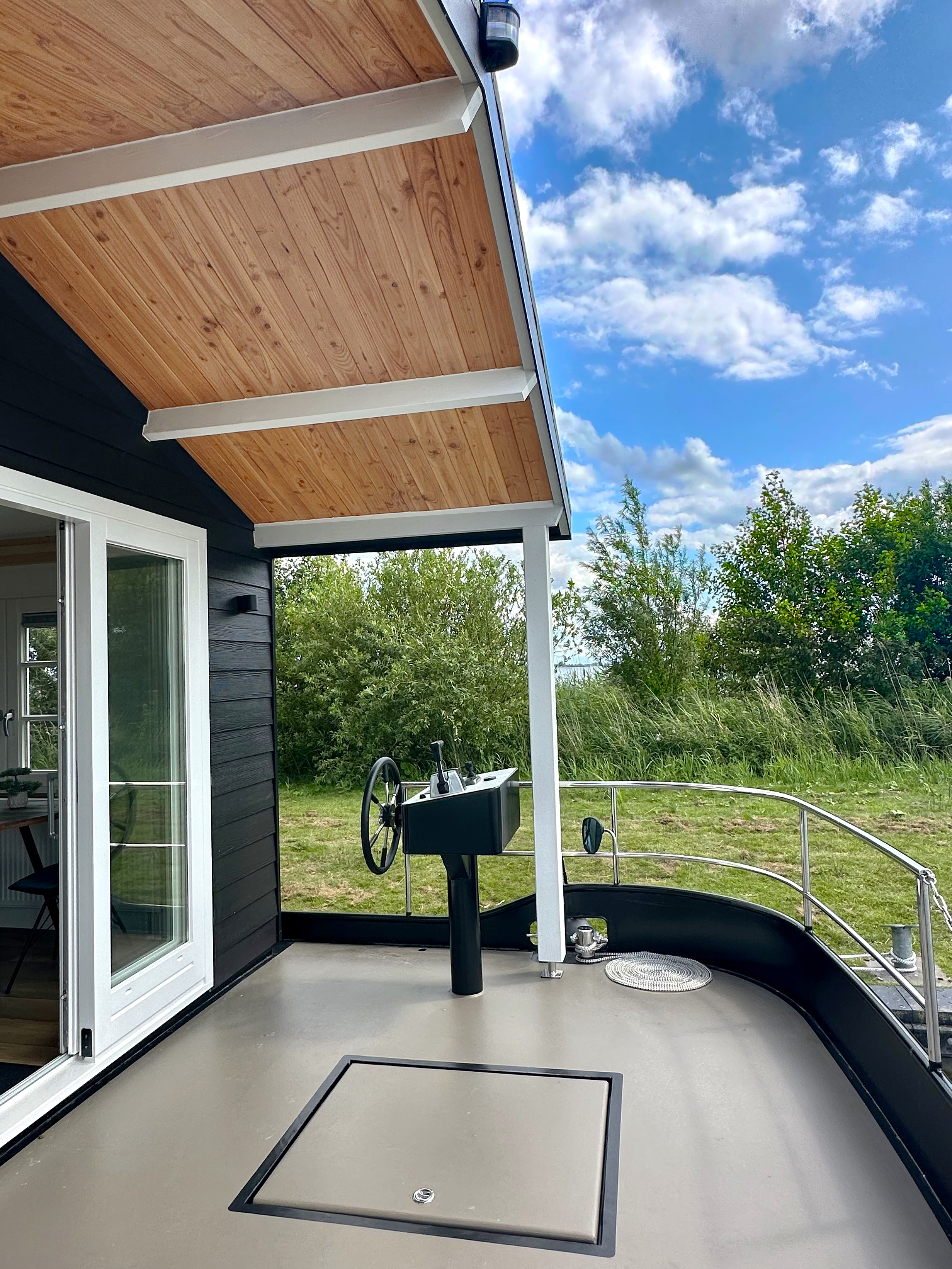 HOMESHIP VaarChalet In Amsterdam 1250D Luxe Houseboat