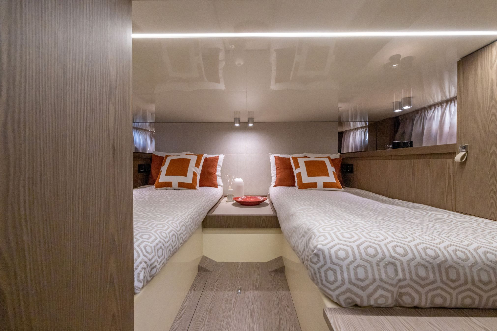 Invictus yachts Invictus 420 TT - Nieuw binnen!