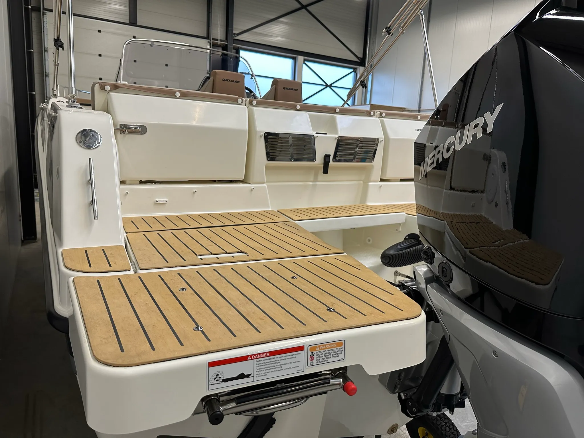 Quicksilver 755 Sundeck