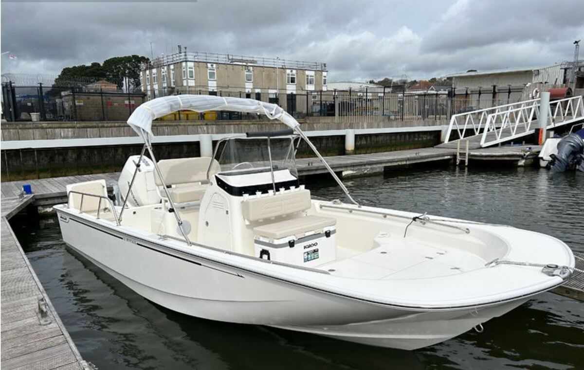 Boston Whaler 210 Montauk