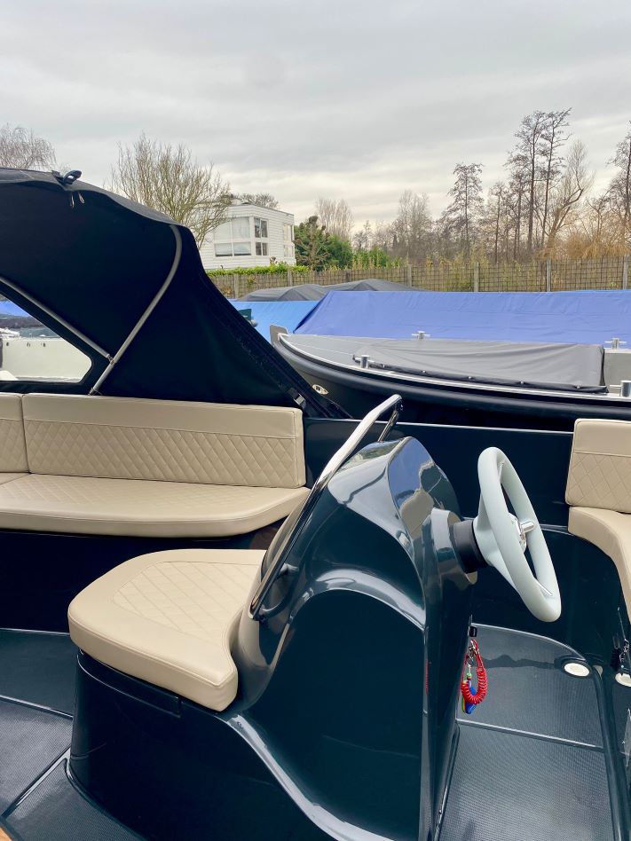 Oud Huijzer 600 Tender