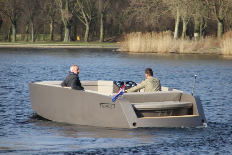 Triple 7 tender DE GROOTSTE SLOEPENSHOWROOM VAN NEDERLAND