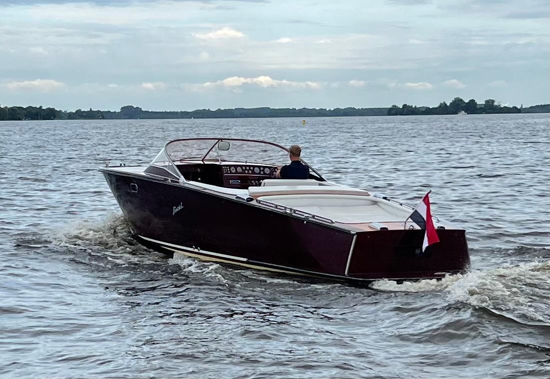 Boesch 850 Runabout Deluxe