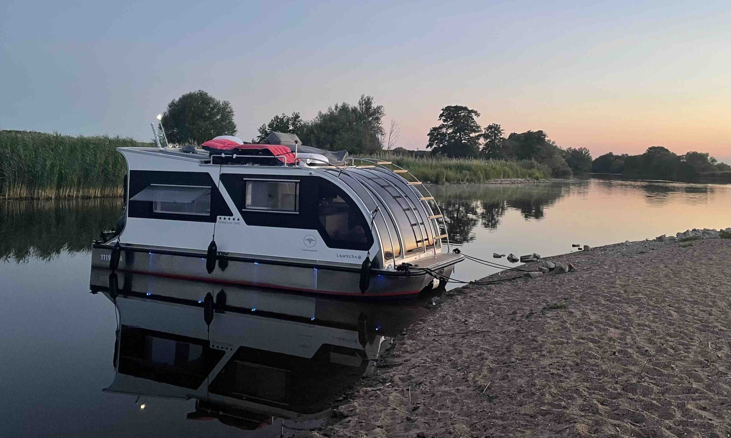 Caravanboat DepartureOne M