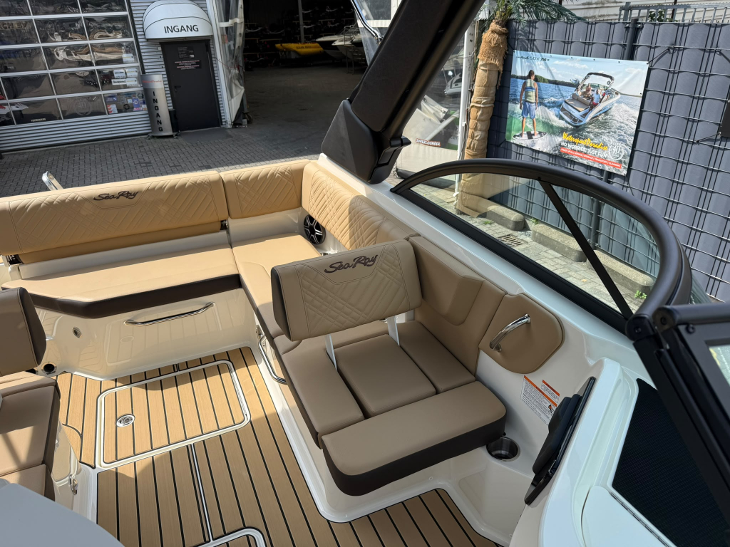 Sea Ray SDX 230