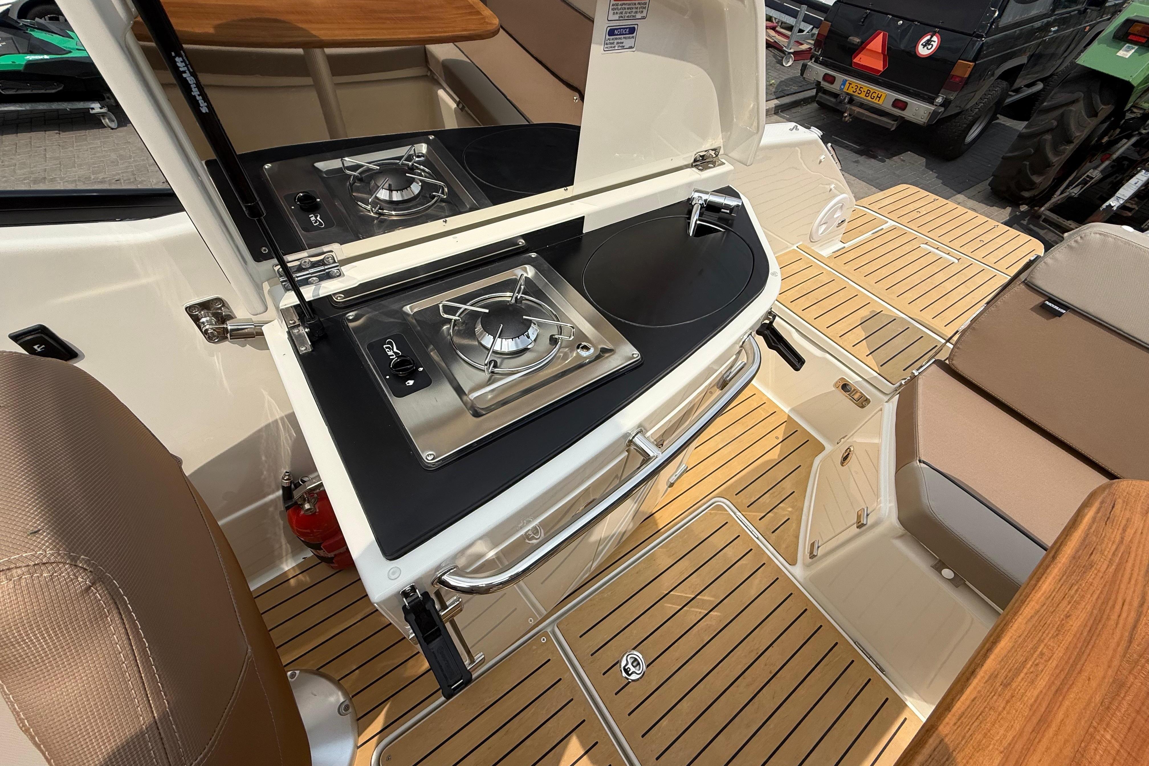 Quicksilver Activ 755 Cruiser