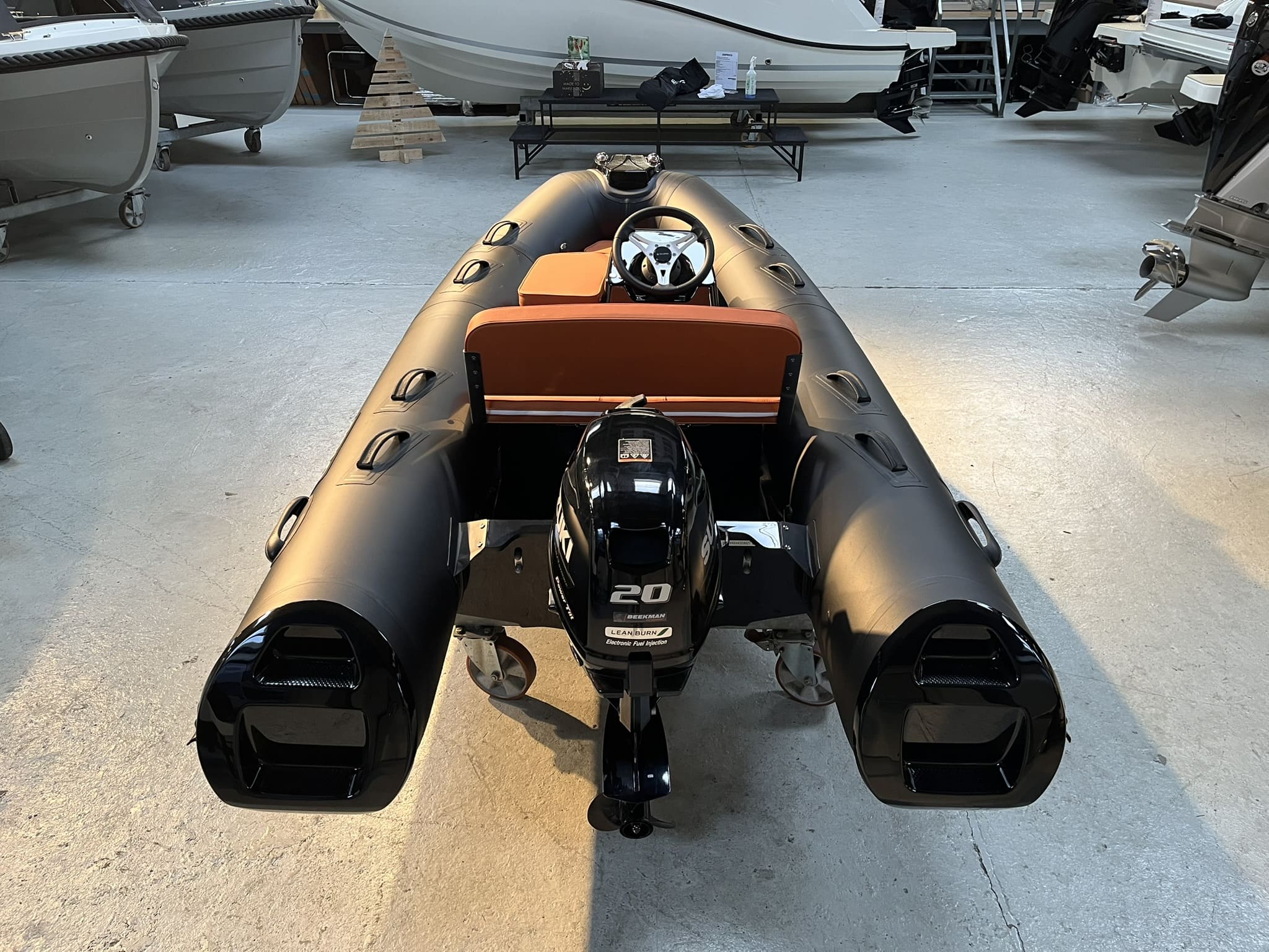 Brig Falcon 330 Tender