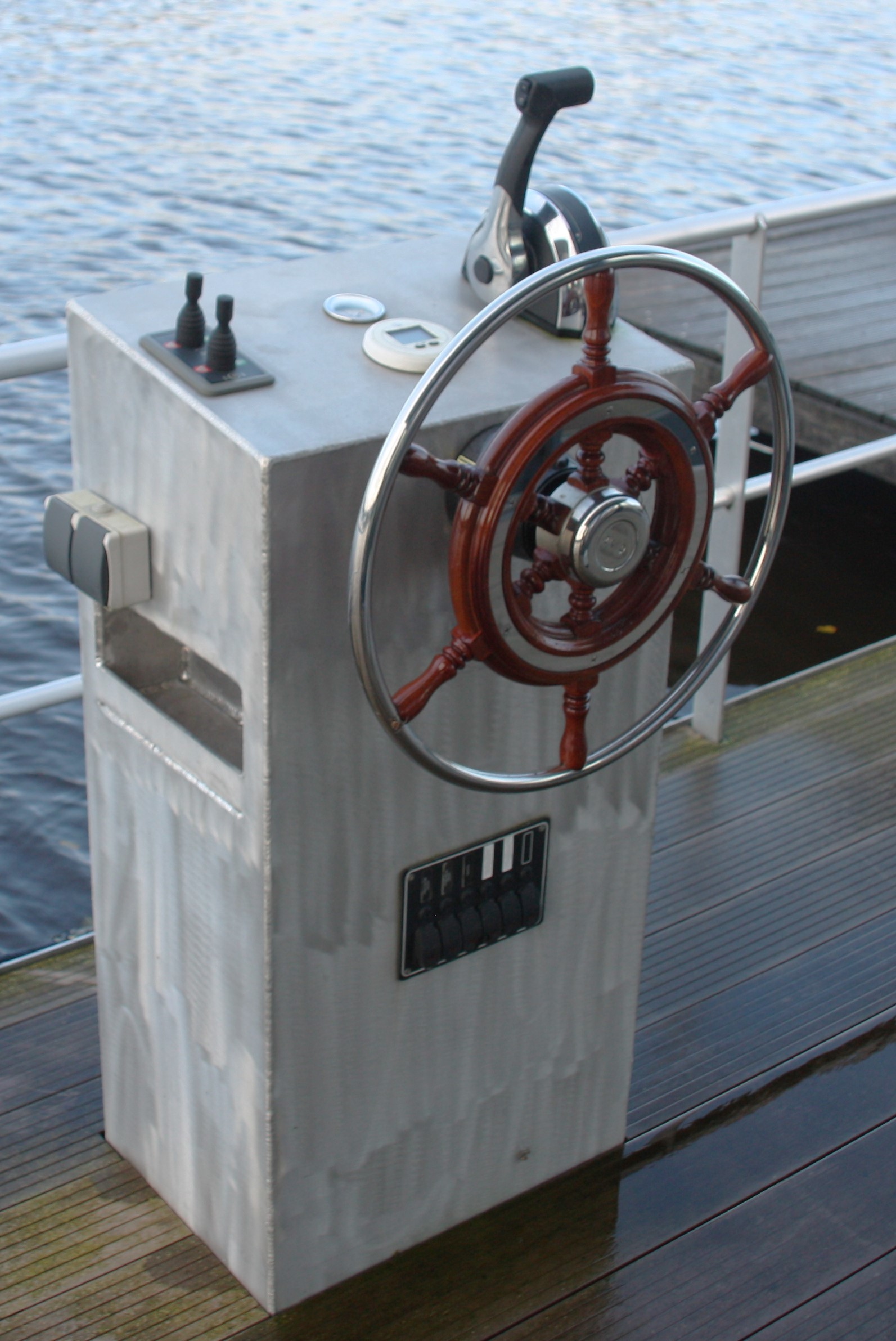 DL-Boats 1350 Captainshut Houseboat