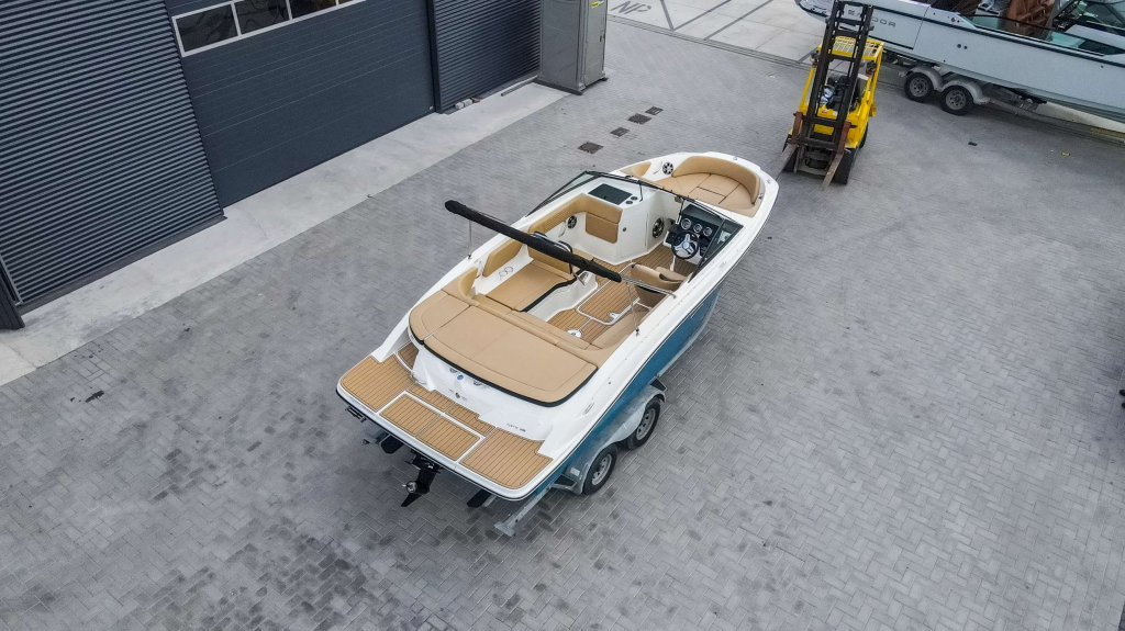 Sea Ray SPX 210