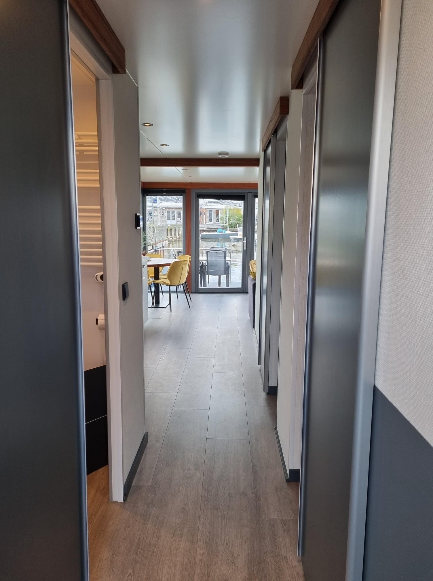 HT Lofts PE Special Houseboat