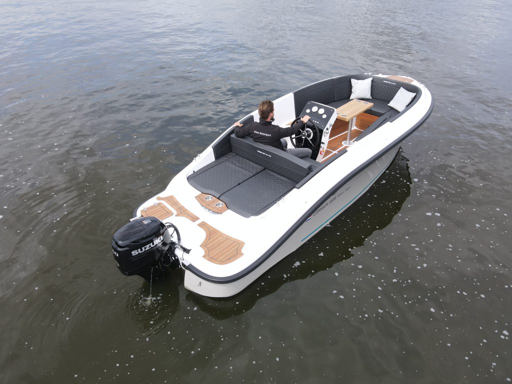 Corsiva 605 Tender incl. Suzuki 50pk