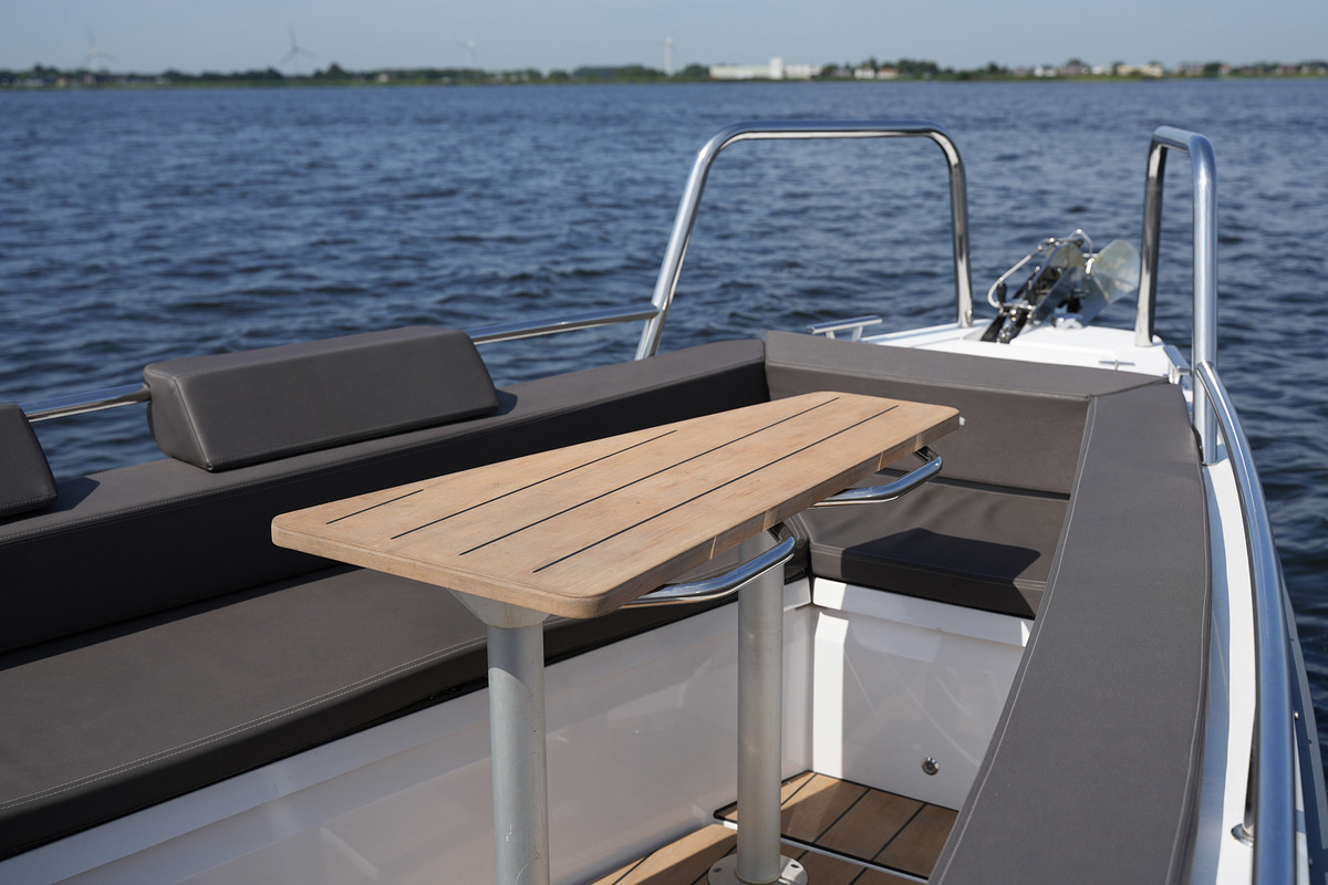 Axopar 28 Cabin