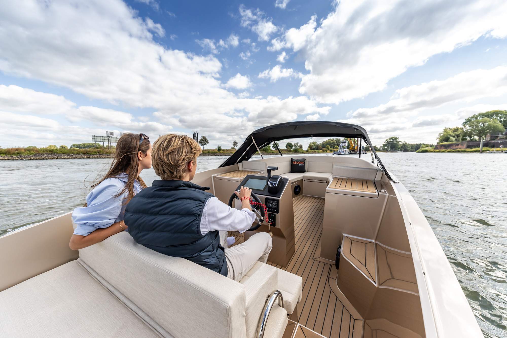 Maxima Boats 580 Sport Lounge