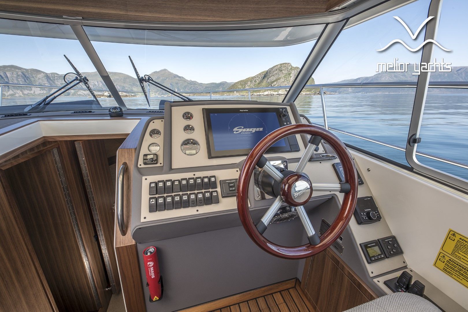 Saga 385 - Edition Walnut Interior