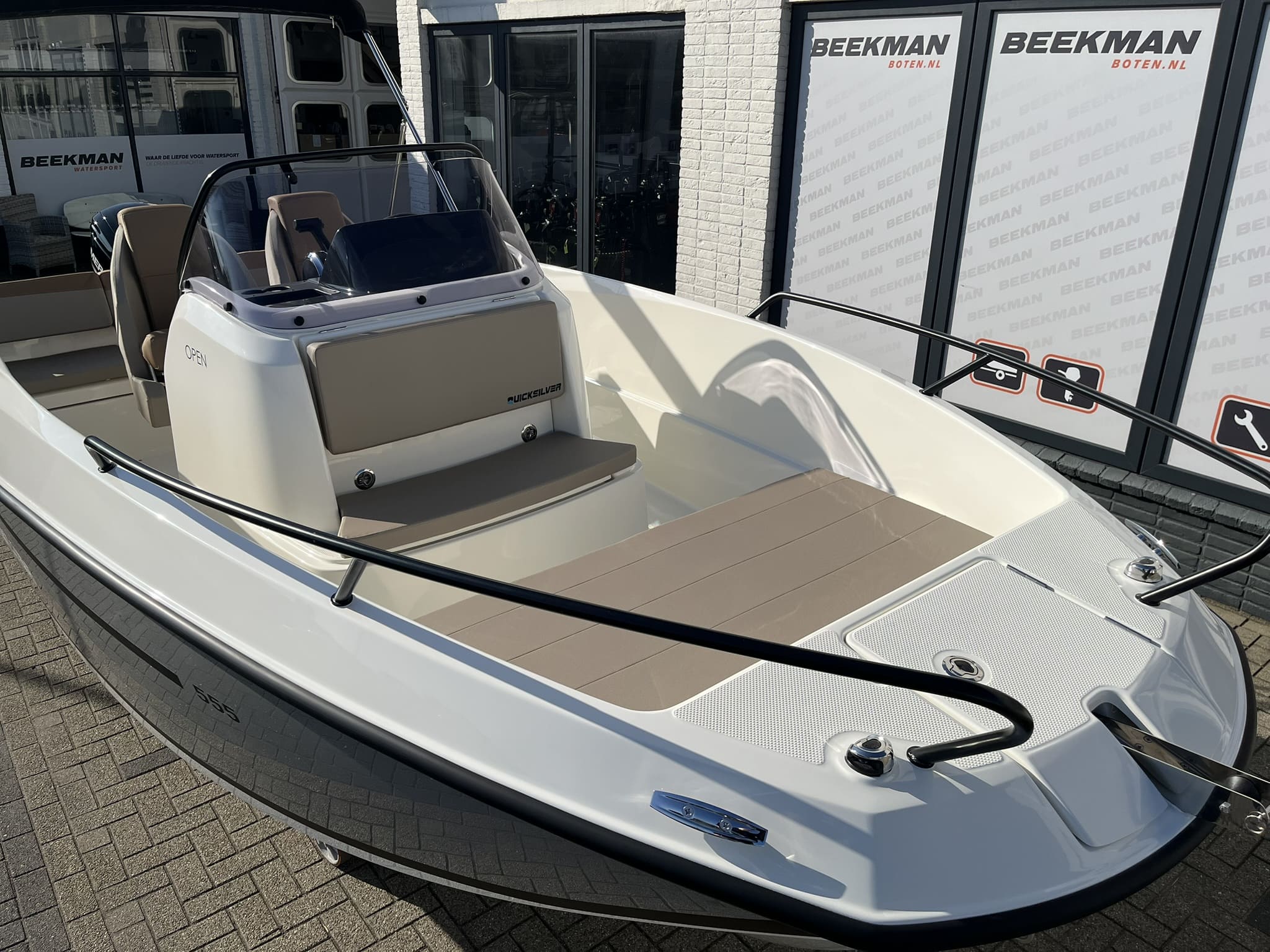 Quicksilver 555 Open