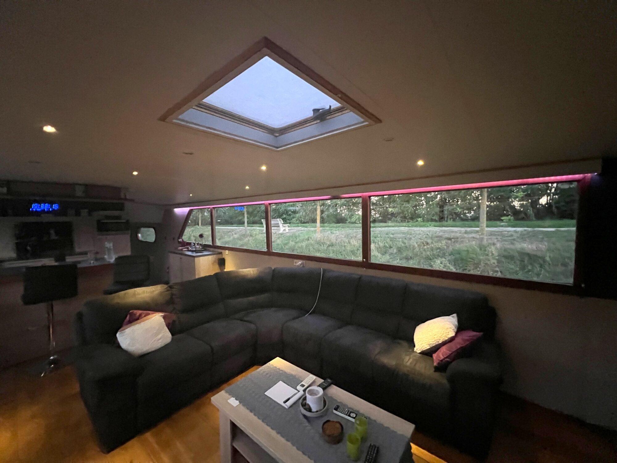 Luxe-Motor Luxe Motor 27.70 VS Varend Woonschip