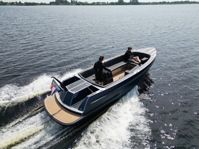 Vanvossen Tender 777 Inclusief Honda 80 PK