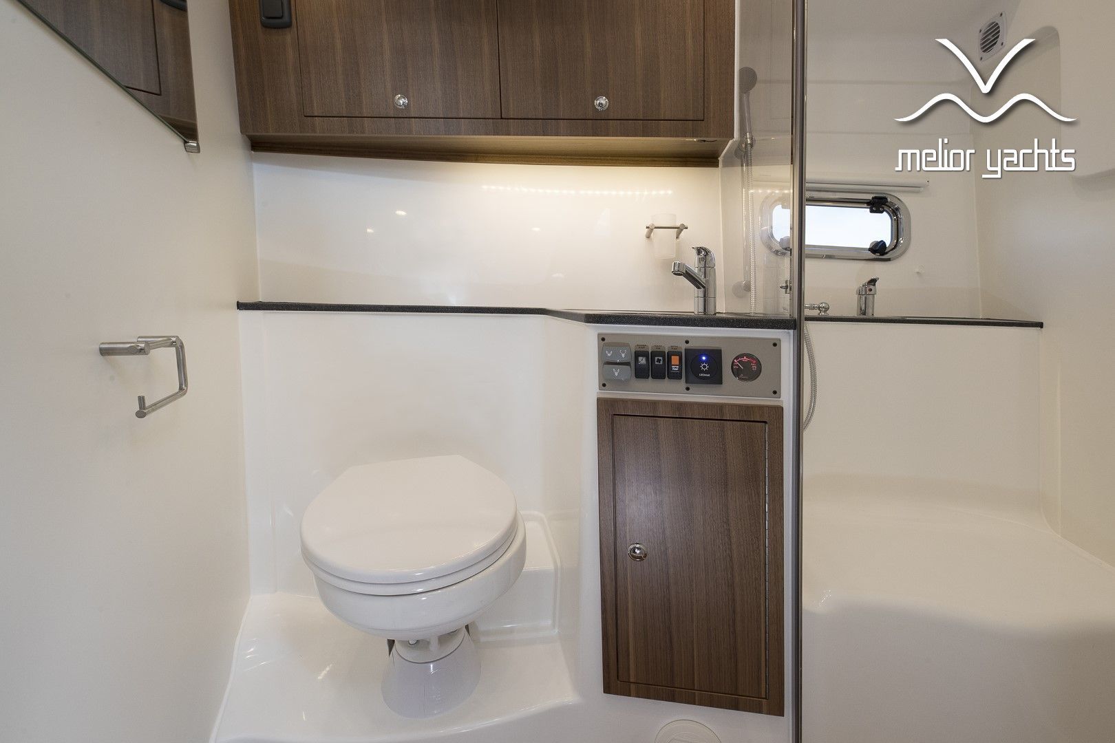 Saga 385 - Edition Walnut Interior