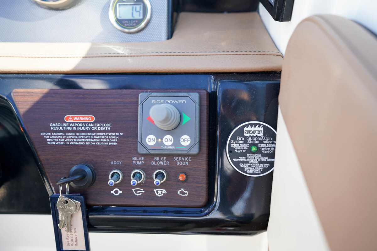 Sea Ray Sun Sport 230