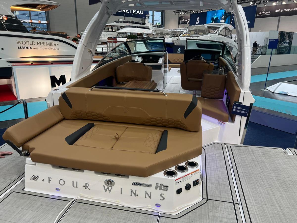 Four Winns H9 Bowrider