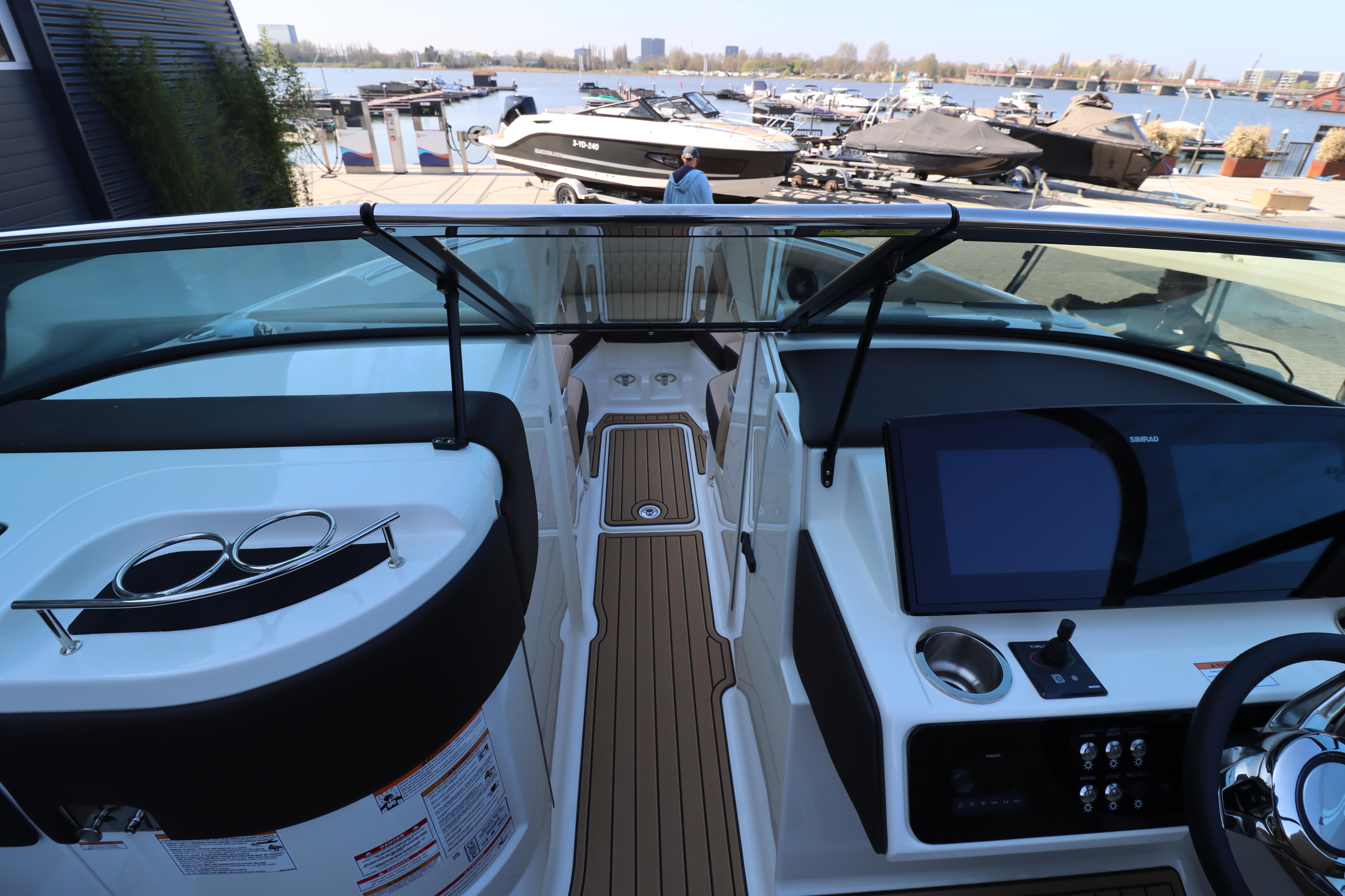 Sea Ray SLX 250