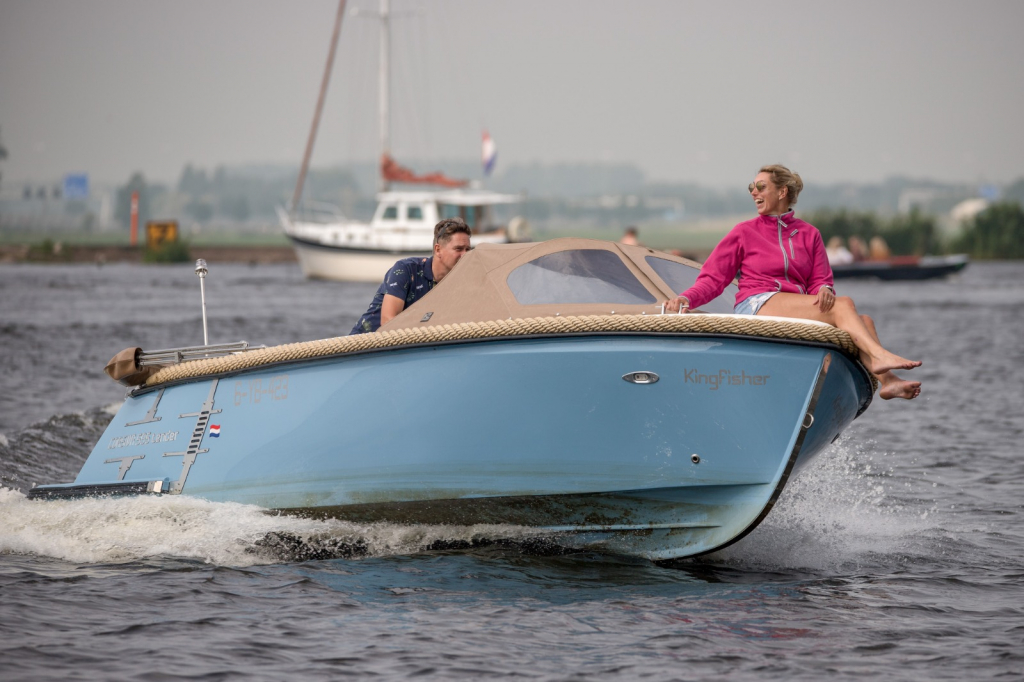 Corsiva 595 tender 3 OKTOBER PROEFVAREN