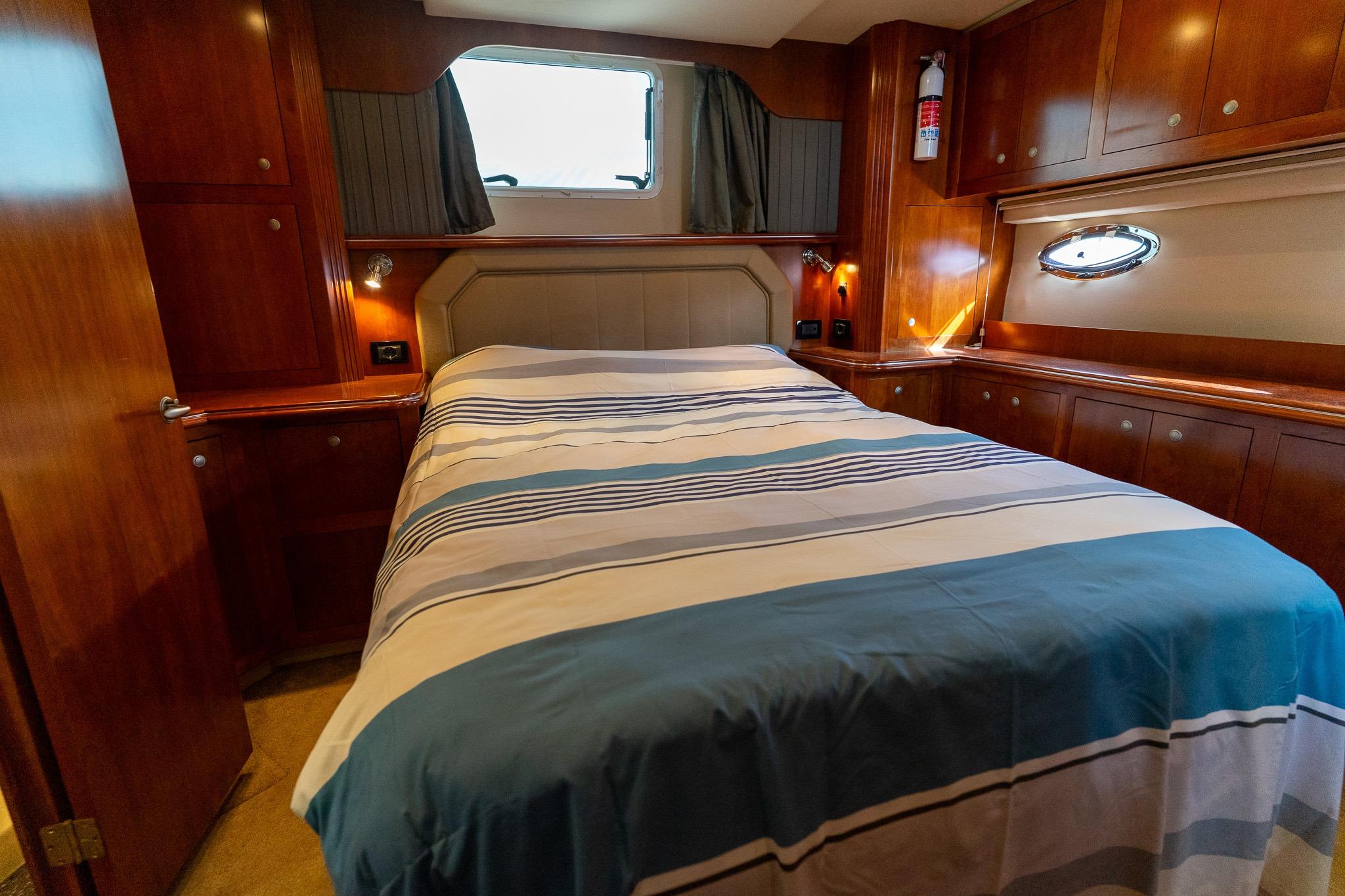 Cruisers Yachts 415 Express Motoryacht