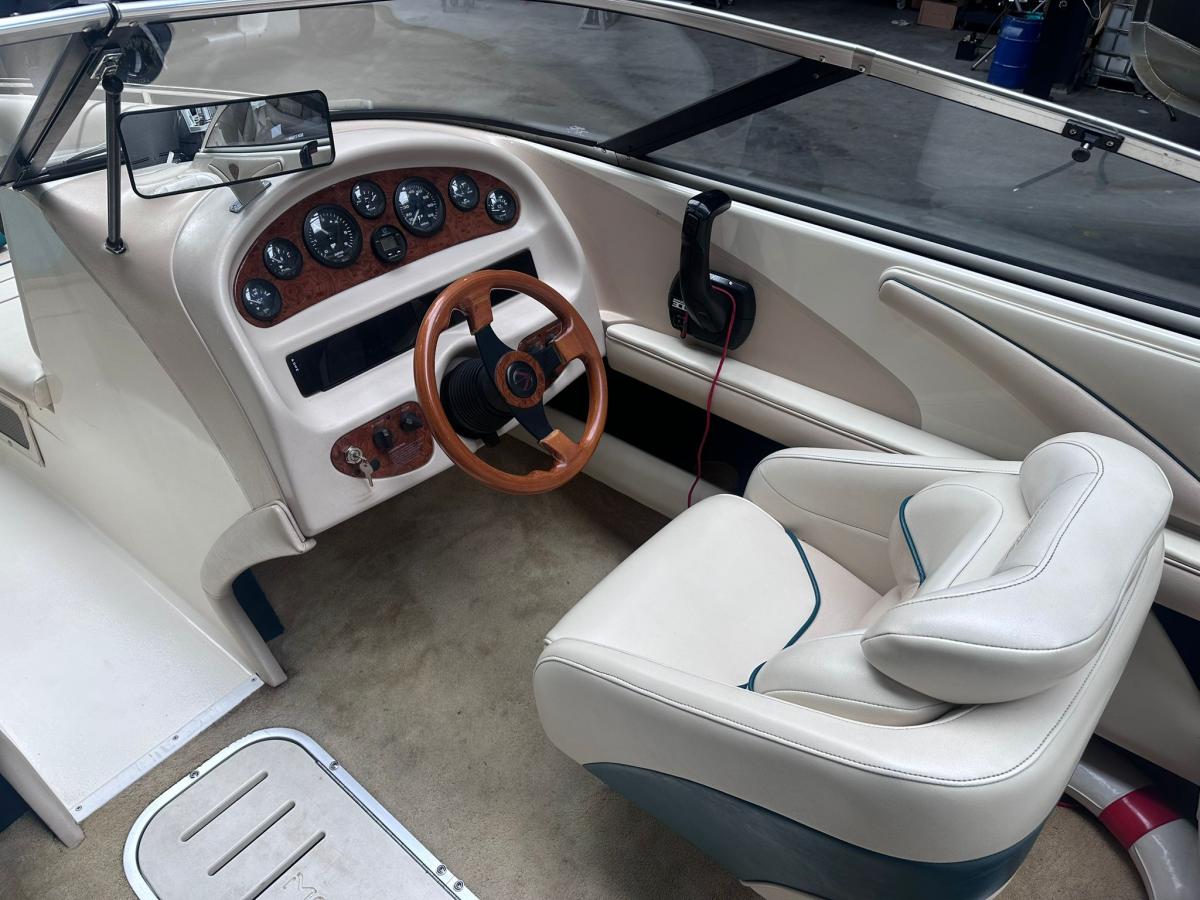 Monterey Montura 196 Bowrider