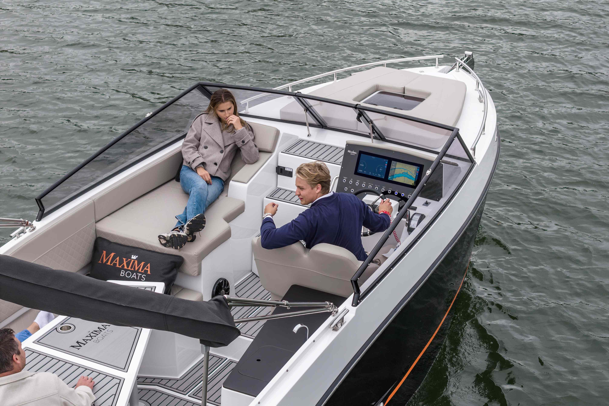 Maxima Boats 800 Cabin zwart - wit met Honda 250 pk op voorraad!