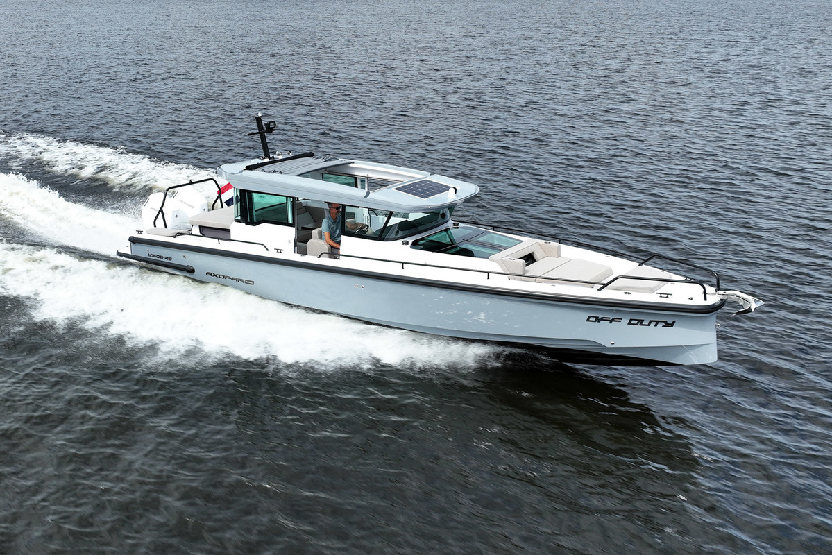 Axopar 37 XC Cross Cabin Mediterrana Edition