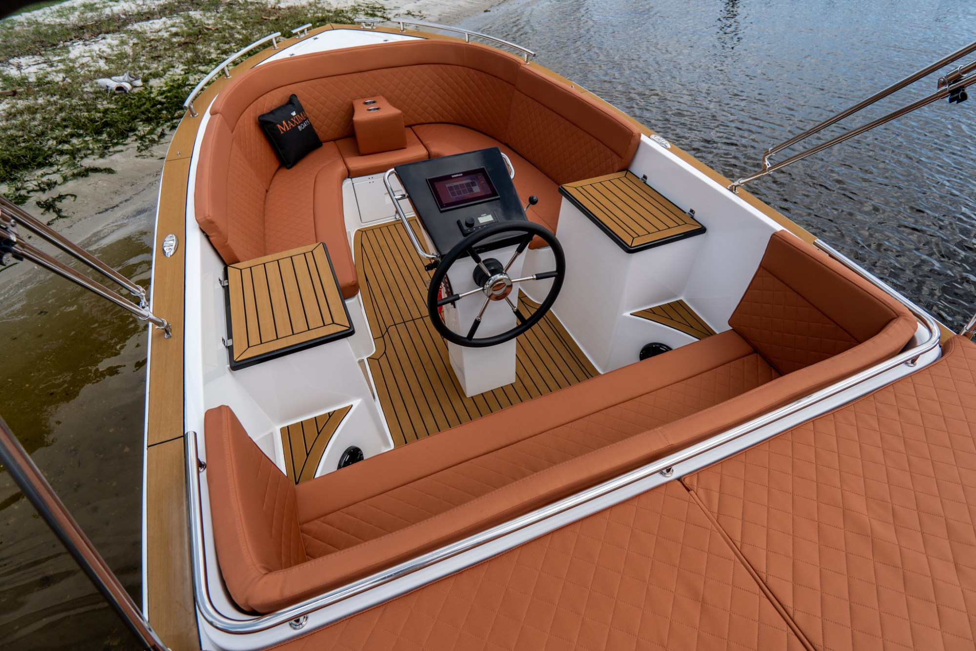 Maxima Boats 630