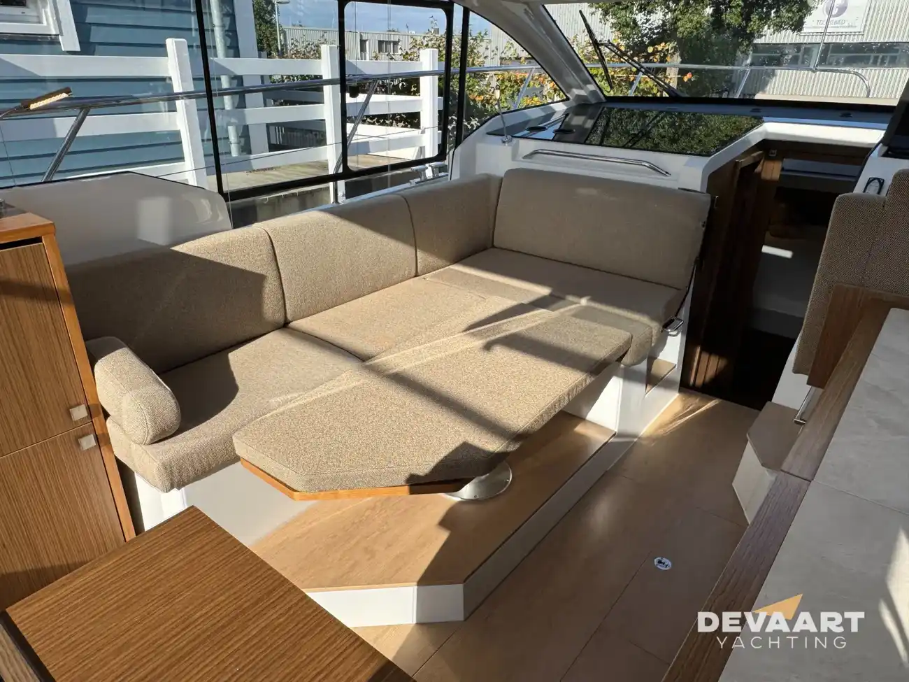 Sealine C335