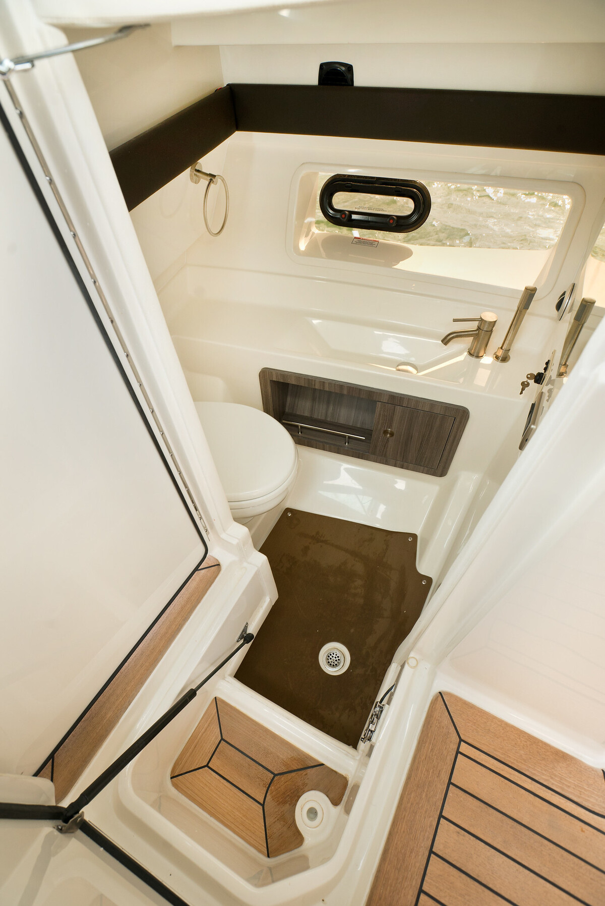 Sea Ray SLX 350 Outboard